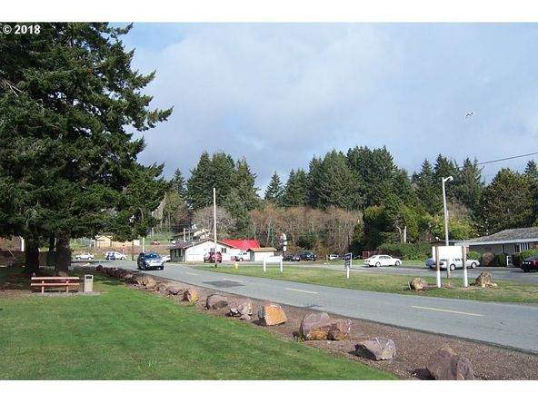 408 Alder St, Brookings, OR 97415